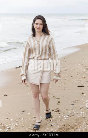 Cabourg, Frankreich. Juni 2024. Daphne Patakia besucht am 15. Juni 2024 das 38. Cabourg Film Festival in Cabourg, Frankreich. Quelle: Bernard Menigault/Alamy Live News Stockfoto