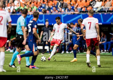 Hamburg, Deutschland. Juni 2024. Jakub Moder (8) aus Polen war beim Spiel der UEFA Euro 2024 in der Gruppe D zwischen Polen und den Niederlanden im Volksparkstadion in Hamburg zu sehen. Quelle: Gonzales Photo/Alamy Live News Stockfoto