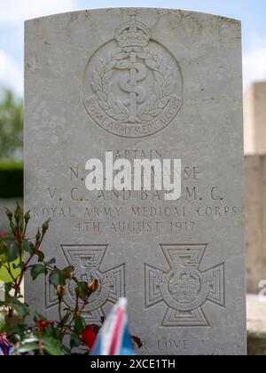 Grab von Captain Noel G. Chavasse V.C. & Bar, M.C., auf dem Brandhoek New Military Cemetery Stockfoto