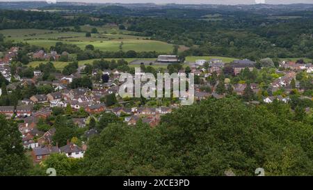 Blick auf die Stadt Kinver vom Kinver Edge. Staffordshire. UK 2024. Stockfoto