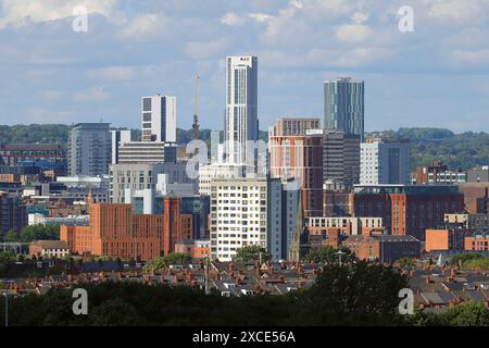 Ein Blick auf das Stadtzentrum von Leeds in der Nähe von South Leeds. Das Altus House ist derzeit das höchste Gebäude in Leeds & Yorkshire. Stockfoto