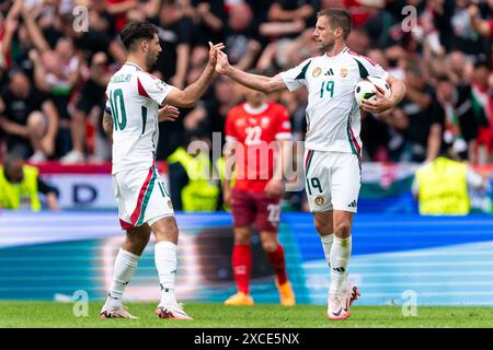 Köln, Deutschland. Juni 2024. KÖLN, DEUTSCHLAND - 15. JUNI: Barnabas Varga aus Ungarn feiert, nachdem er das erste Tor des Teams gegen Dominik Szoboszlai aus Ungarn beim Spiel der Gruppe A - UEFA EURO 2024 zwischen Ungarn und der Schweiz im Kölner Stadion am 15. Juni 2024 in Köln erzielt hat. (Foto: Joris Verwijst/BSR Agency) Credit: BSR Agency/Alamy Live News Stockfoto