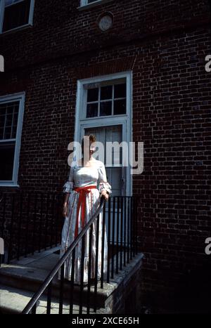 Charles City, VA. USA. 9/1993. Berkeley Plantation. Erbaut um 1726. Benjamin Harrison IV. Errichtete 1726 auf einem Hügel mit Blick auf den James River ein zweistöckiges Ziegelhaus im georgianischen Stil. Berkeley Plantation, eine der ersten Plantagen in Amerika, umfasst etwa 1.000 Acres (400 ha) am Ufer des James River an der State Route 5 im Charles City County, Virginia. Stockfoto