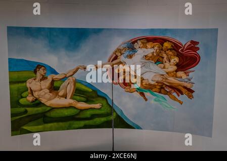 Deckenfresko mit einer Kopie des Deckenfreskos der Sixtinischen Kapelle von Michelangelos neoklassizistischer Kathedrale „die Schöpfung Adams, unsere Lieben Frau von der Himmelfahrt“ Stockfoto