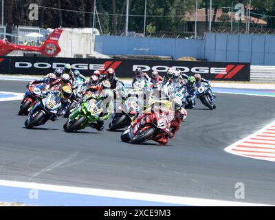 Ita. Juni 2024. Start Rennen 2 11 BULEGA Nicolo Ducati Panigale V4R, 29 IANNONE Andrea Ducati Panigale V4R, 22 LOWES Alex Kawasaki ZX-10RR, 54 RAZGATLIOGLU Toprak BMW M 1000 RR, 55 LOCATELLI Andrea Yamaha YZF R1, 01 BAUTISTA Alvaro Ducati Panigale V4R während der FIM Superbike Championship - italienische Runde Welt Superbikes Pirelli Emilia-Romagna Runde 14-16 Juli 2024 auf Misano Adriatico, Italien. (Foto: Fabio Averna/SIPA USA) Credit: SIPA USA/Alamy Live News Stockfoto