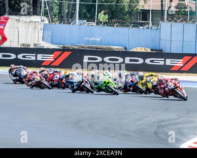 Ita. Juni 2024. Start Rennen 2 11 BULEGA Nicolo Ducati Panigale V4R, 29 IANNONE Andrea Ducati Panigale V4R, 22 LOWES Alex Kawasaki ZX-10RR, 54 RAZGATLIOGLU Toprak BMW M 1000 RR, 55 LOCATELLI Andrea Yamaha YZF R1, 01 BAUTISTA Alvaro Ducati Panigale V4R während der FIM Superbike Championship - italienische Runde Welt Superbikes Pirelli Emilia-Romagna Runde 14-16 Juli 2024 auf Misano Adriatico, Italien. (Foto: Fabio Averna/SIPA USA) Credit: SIPA USA/Alamy Live News Stockfoto