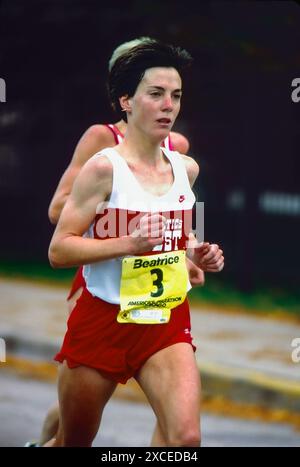 Joan Benoit nahm 1985 am Chicago Marathon Teil. Stockfoto