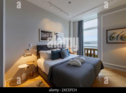 Zimmer, Innenbeleuchtung, Lasala Hotel, Donostia, San Sebastian, Gipuzkoa, Baskenland, Spanien Stockfoto