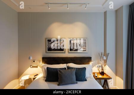 Zimmer, Innenbeleuchtung, Lasala Hotel, Donostia, San Sebastian, Gipuzkoa, Baskenland, Spanien Stockfoto