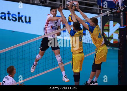 Osijek, Kroatien. Juni 2024. Petar Djirlic von Kroatien im Einsatz während des Endspiels der CEV Volleyball European Golden League 2024 zwischen Kroatien und der Ukraine in der Gradski vrt Sporthalle in Osijek, Kroatien, am 16. Juni 2024. Foto: Davor Javorovic/PIXSELL Credit: Pixsell/Alamy Live News Stockfoto