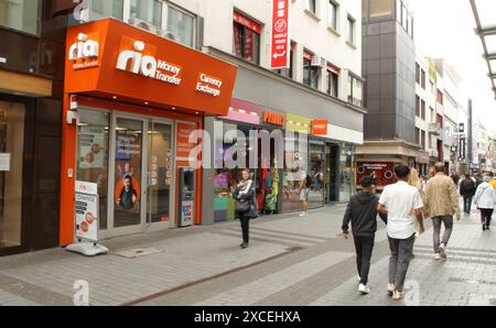 Filiale Ria Geldtransfer in der Hohen Straße. Köln Nordrhein-Westfalen *** Ria Geldtransfer Niederlassung in hohe Straße Köln Nordrhein-Westfalen Stockfoto