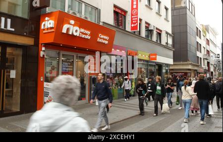 Filiale Ria Geldtransfer in der Hohen Straße. Köln Nordrhein-Westfalen *** Ria Geldtransfer Niederlassung in hohe Straße Köln Nordrhein-Westfalen Stockfoto