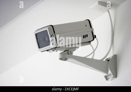 Überwachungskamera, Bürogebäude Stockfoto