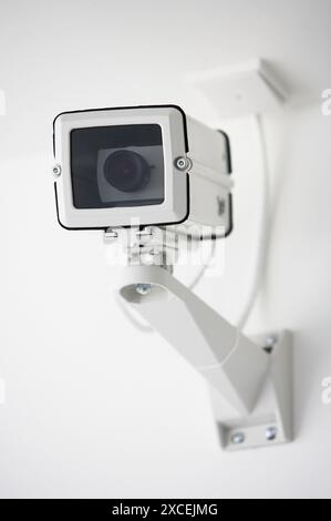 Überwachungskamera, Bürogebäude Stockfoto