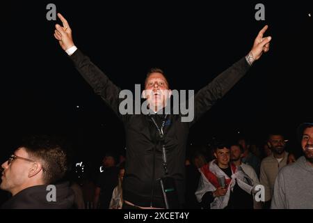 Central Park, Brighton, Großbritannien. Fans im Euro-Fan-Park, 4theFans, Central Park, Brighton im Serbien-gegen-England-Fan-Park Brighton. David Smith/Alamy 25. Juni 2024 Stockfoto