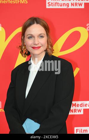 Schauspielerin Nadja Becker kommt zum Sommerfest 2024 der Film- und Medienstiftung NRW, dem jährlichen Branchentreff der Film- und Medienbranche in der Wolkenburg *** Schauspielerin Nadja Becker kommt zum Sommerfest 2024 der Film- und Medienstiftung NRW, dem jährlichen Branchentreff der Film- und Medienbranche in der Wolkenburg Stockfoto