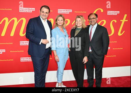 Medienminster NRW Nathanael Liminski, Schauspielerin Annette Frier und ihre Schwester Sabine Frier, und Geschäftsführer Medienstiftung NRW Walid Nakschbandi l-r, kommt zum Sommerfest 2024 der Film- und Medienstiftung NRW, dem jährlichen Branchentreff der Film- und Medienbranche in der Wolkenburg *** NRW Medienminister Nathanael Liminski, die Schauspielerin Annette Frier und ihre Schwester Sabine Frier sowie die Geschäftsführerin der Medienstiftung NRW Walid Nakschbandi l r kommen zum Sommer-Festival 2024 der Film- und Medienstiftung NRWs, dem jährlichen Branchentreff für die Film- und Medienbranche in der Stockfoto