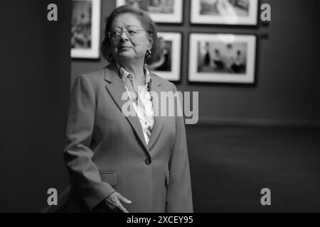 Die Fotografin Cristina Garcia Rodero posiert bei der Eröffnung ihrer Ausstellung „Hidden Spain“ im Circulo de Bellas Artes am 16. Mai 2024 in Madrid, Spanien mit: Cristina Garcia Rodero Where: Madrid, Spain When: 16 Mai 2024 Credit: Oscar Gonzalez/WENN Stockfoto