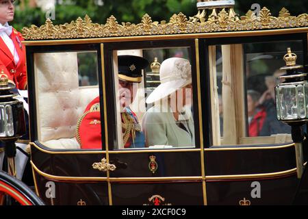 Westminster, London. 15. Juni 2024: König Charles, Königin Camilla, in einer Kutsche während der Truppe der Farbe. Stockfoto