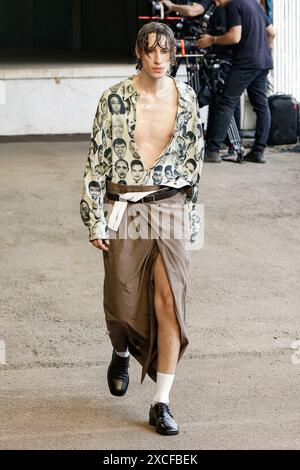 Mailand, Italien. Juni 2024. MAGLIANO Frühjahr/Sommer 2025 Laufsteg während der Milan Fashion Week Herrenmode am 2024. Juni - Mailand, Italien 16/06/2024 Credit: dpa/Alamy Live News Stockfoto