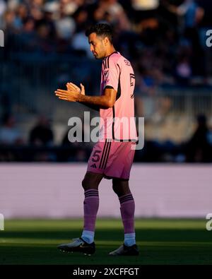 Chester, Pennsylvania, USA. Juni 2024. Inter Miami CF-Mittelfeldspieler Sergio Busquets (5) geht auf dem Feld vor dem Spiel gegen die Philadelphia Union im Subaru Park in Chester, Pennsylvania. Kyle Rodden/CSM/Alamy Live News Stockfoto