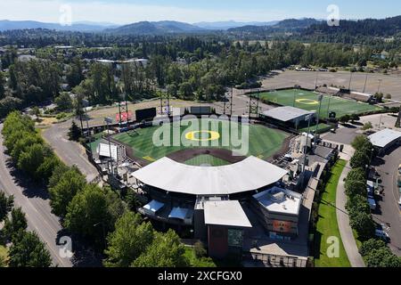 Eine allgemeine Gesamtansicht des PK Field Baseball Stadions auf dem Campus der University of Oregon, Sonntag, 9. Juni 2024, in Eugene, Erz. Stockfoto