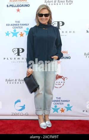 LOS ANGELES - 15. JUN: Maureen McCormick beim 12. Jährlichen Ed Asner & Friends Celebrity Poker Event in den Radford Studios am 15. Juni 2024 in Studio Stockfoto