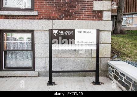 Schild für das Hart House der Dalhousie University an der Barrington Street im Zentrum von Halifax, Nova Scotia, Kanada Stockfoto