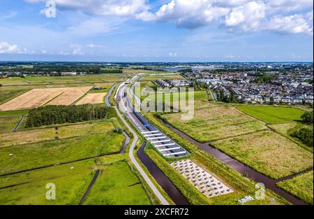 LEIDEN - die Verbindung des Corbulotunnels (RijnlandRoute, N434) mit der A44 bei Leiden. Der Bau des Tunnels und der vertieften Straße ist fast abgeschlossen. Foto: ANP / Hollandse Hoogte / John van der Tol niederlande Out - belgien Out Stockfoto