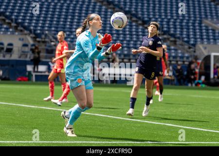 Seattle, Washington, USA. Juni 2024. Portland Thorn Goalie SHELBY HOGAN #18 sichern sich in der 2. Spielhälfte, Seattle Reign gegen Portland Thorn, einen weiteren Torschuss von Seattle Reign, mit 0:0. (Kreditbild: © Melissa Levin/ZUMA Press Wire) NUR REDAKTIONELLE VERWENDUNG! Nicht für kommerzielle ZWECKE! Stockfoto