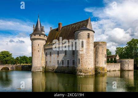 CHATEAU DE SULLY (1102 UND 1395 UMGEBAUT) SULLY-SUR-LOIRE FRANKREICH Stockfoto