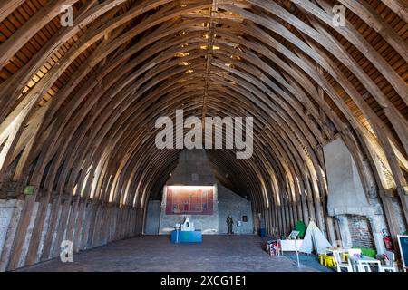 UNTER DEM DACH CHATEAU DE SULLY (1102 UND 1395 UMGEBAUT) SULLY-SUR-LOIRE FRANKREICH Stockfoto