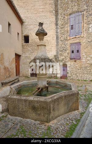 Fontaine du Gigot, Brunnen, Pernes-les-Fontaines, Vaucluse, Provence, Frankreich Stockfoto