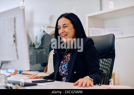 Effizienter Call Center-Agent Für Nahtlose Kundenunterstützung Stockfoto