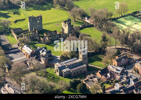 Luftbild der Burg Ashby de la zouch, die Ruinen der Burg aus 1500 Metern Höhe zeigt Stockfoto