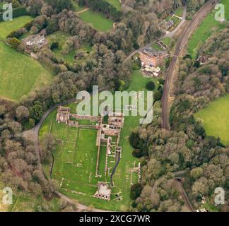 Luftbild der Ruinen von Furness Abbey aus 1500 Fuß Stockfoto