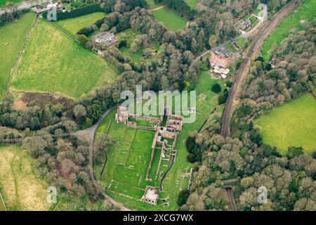 Luftbild der Ruinen von Furness Abbey aus 1500 Fuß Stockfoto