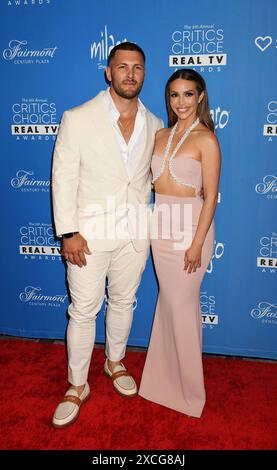 LOS ANGELES, KALIFORNIEN – 15. JUNI: Brock Davies und Scheana Shay nehmen an den 6. Jährlichen Critics Choice Real TV Awards im Fairmont Century Plaza Teil Stockfoto