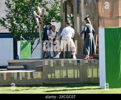 Action während des Open-Air-Theaters im Lowther Pavilion, während die Duke's Theatre Company am Sonntag, den 16. Juni 2024 „As You Like IT“ aufführt. Stockfoto