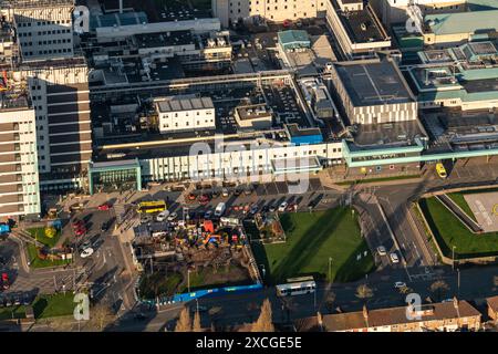 Luftbild des Liverpool Aintree University Hospital aus 1500 Fuß, das den Fortschritt der Bauarbeiten zeigt Stockfoto