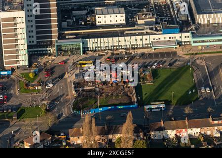 Luftbild des Liverpool Aintree University Hospital aus 1500 Fuß, das den Fortschritt der Bauarbeiten zeigt Stockfoto