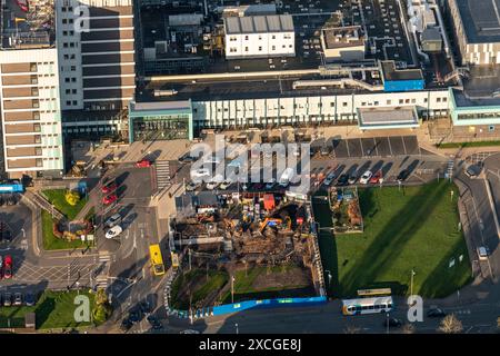 Luftbild des Liverpool Aintree University Hospital aus 1500 Fuß, das den Fortschritt der Bauarbeiten zeigt Stockfoto