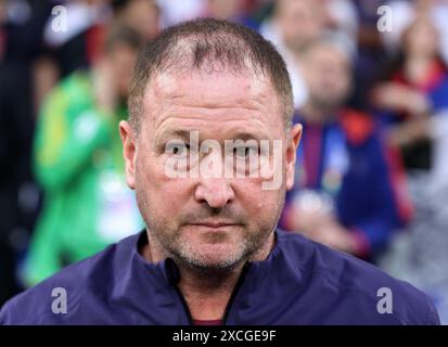 Gelsenkirchen, Deutschland. Juni 2024. England Assistenztrainer Steve Holland beim UEFA-Europameisterspiel in der Arena Aufschalke, Gelsenkirchen. Der Bildnachweis sollte lauten: David Klein/Sportimage Credit: Sportimage Ltd/Alamy Live News Stockfoto