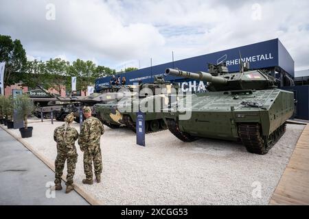 Eurosatory 2024 Rüstungsmesse Paris Frankreich Messestand der Firma RheinmetallEurosatory 2024 Rüstungsmesse Paris Frankreich Messestand der Firma Rheinmetall, Villepinte seine-Saint-Denis 93 France Parc des Expositions Paris Nord *** Eurosatory 2024 Armaments Fair Paris France Rheinmetall Stand Eurosatory 2024 Armaments Fair Paris France Rheinmetall Stand, Villepinte seine Saint Denis 93 France Parc des Expositions Paris Nord Stockfoto