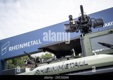 Eurosatory 2024 Rüstungsmesse Paris Frankreich Messestand der Firma RheinmetallEurosatory 2024 Rüstungsmesse Paris Frankreich Messestand der Firma Rheinmetall, Villepinte seine-Saint-Denis 93 France Parc des Expositions Paris Nord *** Eurosatory 2024 Armaments Fair Paris France Rheinmetall Stand Eurosatory 2024 Armaments Fair Paris France Rheinmetall Stand, Villepinte seine Saint Denis 93 France Parc des Expositions Paris Nord Stockfoto