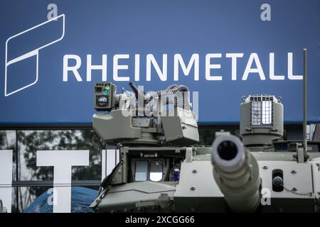 Eurosatory 2024 Rüstungsmesse Paris Frankreich Messestand der Firma RheinmetallEurosatory 2024 Rüstungsmesse Paris Frankreich Messestand der Firma Rheinmetall, Villepinte seine-Saint-Denis 93 France Parc des Expositions Paris Nord *** Eurosatory 2024 Armaments Fair Paris France Rheinmetall Stand Eurosatory 2024 Armaments Fair Paris France Rheinmetall Stand, Villepinte seine Saint Denis 93 France Parc des Expositions Paris Nord Stockfoto