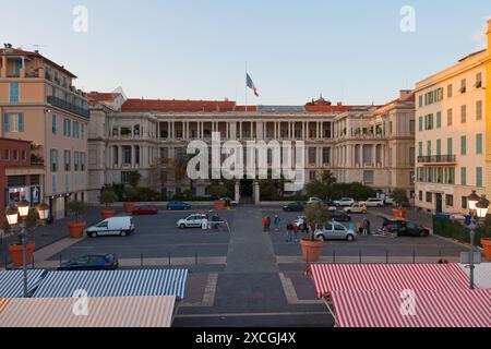 Nizza, Frankreich - 27. März 2019: Der Palast der Herzöge von Savoyen (französisch Palais des ducs de Savoie), heute bekannt als Palast der Präfektur von Stockfoto