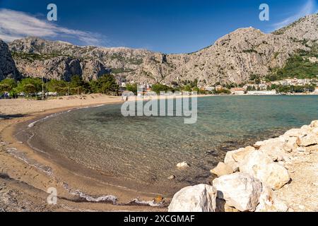 Strand Velika Plaza Strand Velika Plaza in Omis, Kroatien, Europa Velika Plaza Strand in Omis, Kroatien, Europa *** Velika Plaza Beach Velika Plaza beac Stockfoto