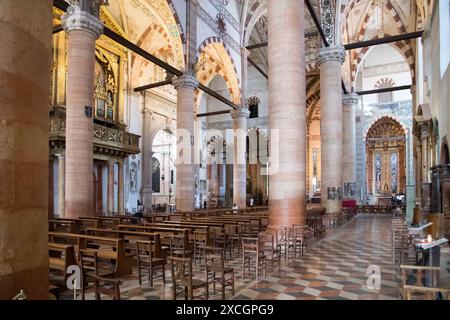 Gotische Basilika di Santa Anastasia (Basilika Saint Anastasia), die im XIII. Bis XV. Jahrhundert im historischen Zentrum von Verona, Provinz Verona, Veneto, IT erbaut wurde Stockfoto