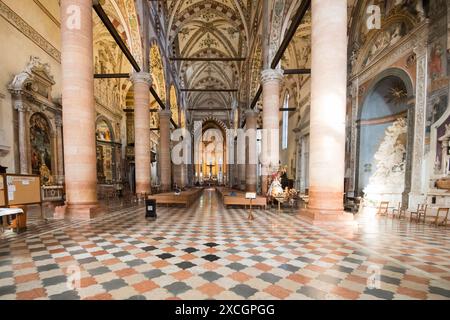 Gotische Basilika di Santa Anastasia (Basilika Saint Anastasia), die im XIII. Bis XV. Jahrhundert im historischen Zentrum von Verona, Provinz Verona, Veneto, IT erbaut wurde Stockfoto